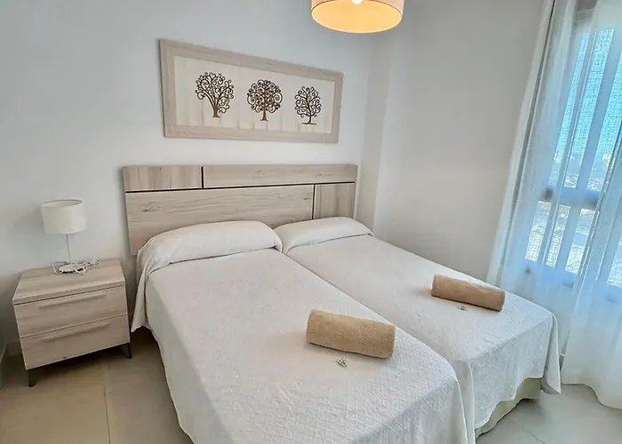 De 3 Dormitorios, Piscina Y Parking