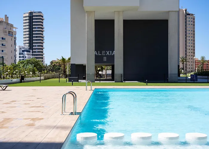 De 3 Dormitorios, Piscina Y Parking Appartement