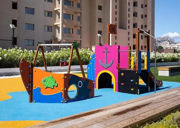 De 3 Dormitorios, Piscina Y Parking Calp