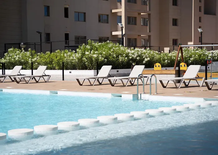 De 3 Dormitorios, Piscina Y Parking * Calp