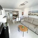 De 3 Dormitorios, Piscina Y Parking Apartment