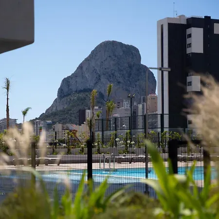 De 3 Dormitorios, Piscina Y Parking