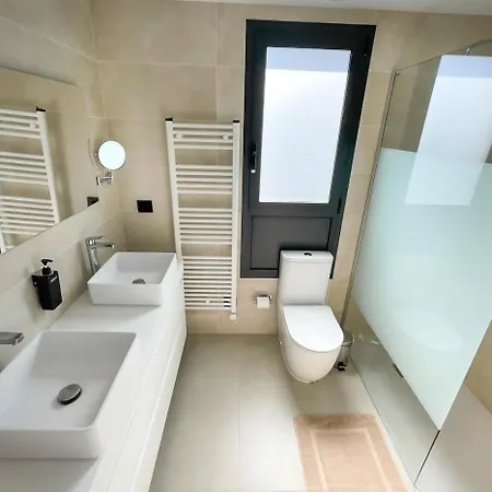 Апартаменти De 3 Dormitorios, Piscina Y Parking *