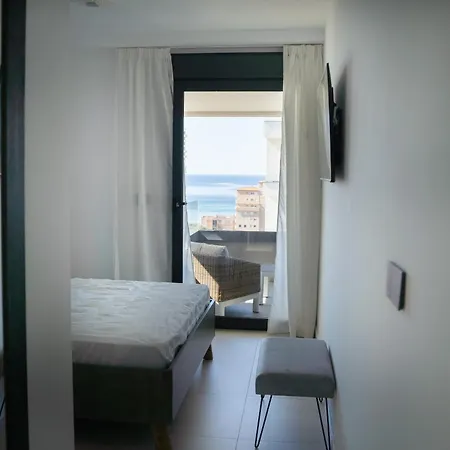 De 3 Dormitorios, Piscina Y Parking