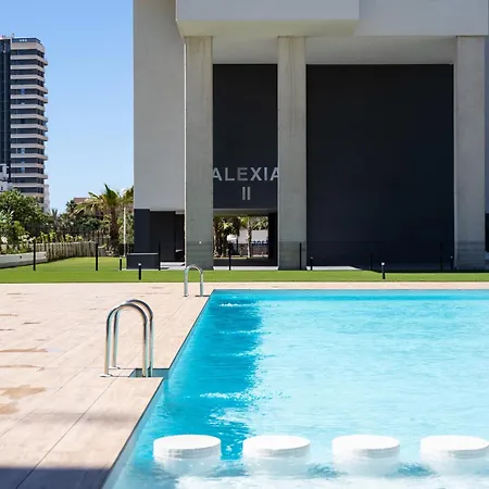 De 3 Dormitorios, Piscina Y Parking شقة