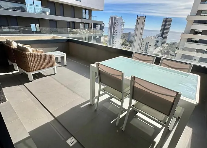 De 3 Dormitorios, Piscina Y Parking *