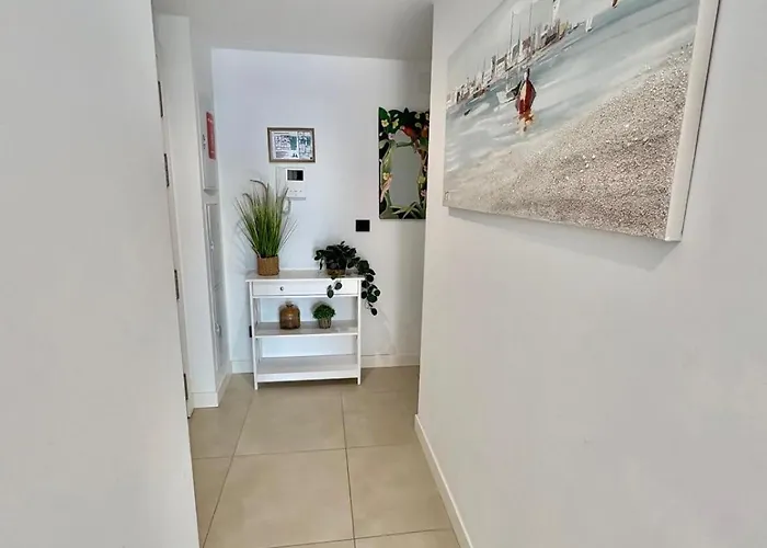 De 3 Dormitorios, Piscina Y Parking Apartment