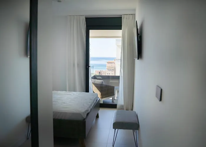 De 3 Dormitorios, Piscina Y Parking