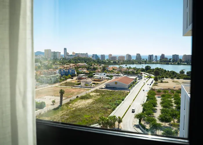 De 3 Dormitorios, Piscina Y Parking