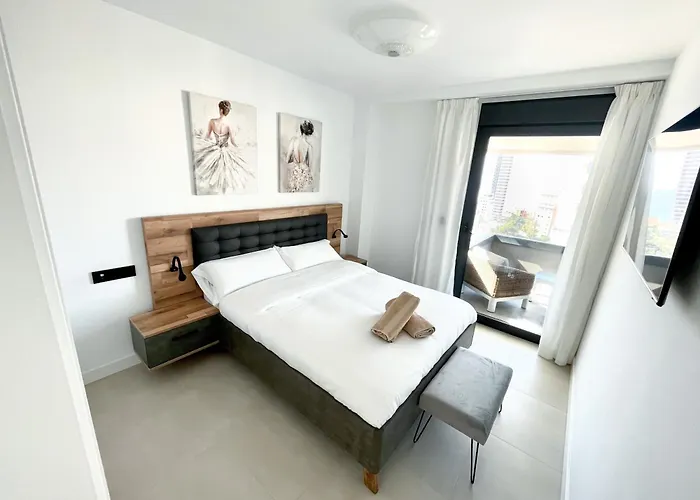 Apartment De 3 Dormitorios, Piscina Y Parking