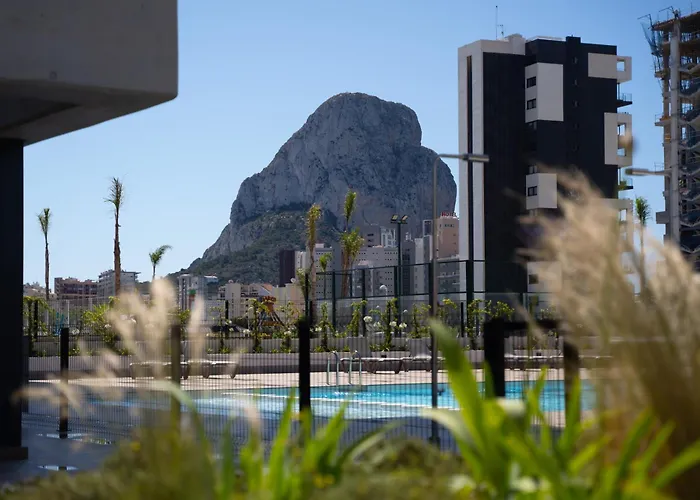 De 3 Dormitorios, Piscina Y Parking Calpe
