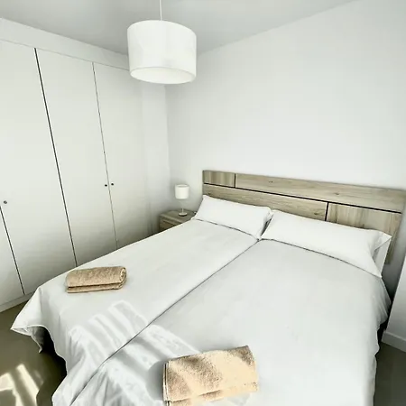 De 3 Dormitorios, Piscina Y Parking