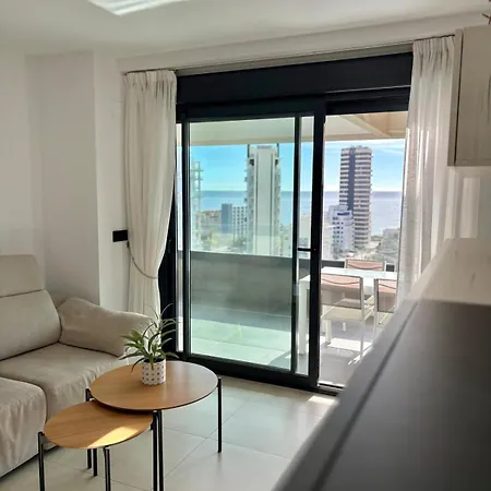 De 3 Dormitorios, Piscina Y Parking *