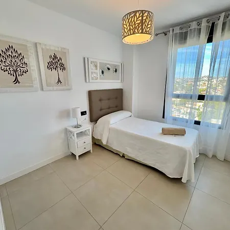 De 3 Dormitorios, Piscina Y Parking Апартаменти *