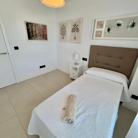 Апартаменти De 3 Dormitorios, Piscina Y Parking *