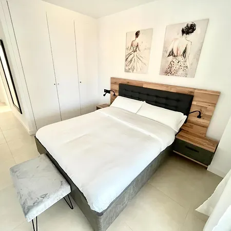 De 3 Dormitorios, Piscina Y Parking Апартаменти *